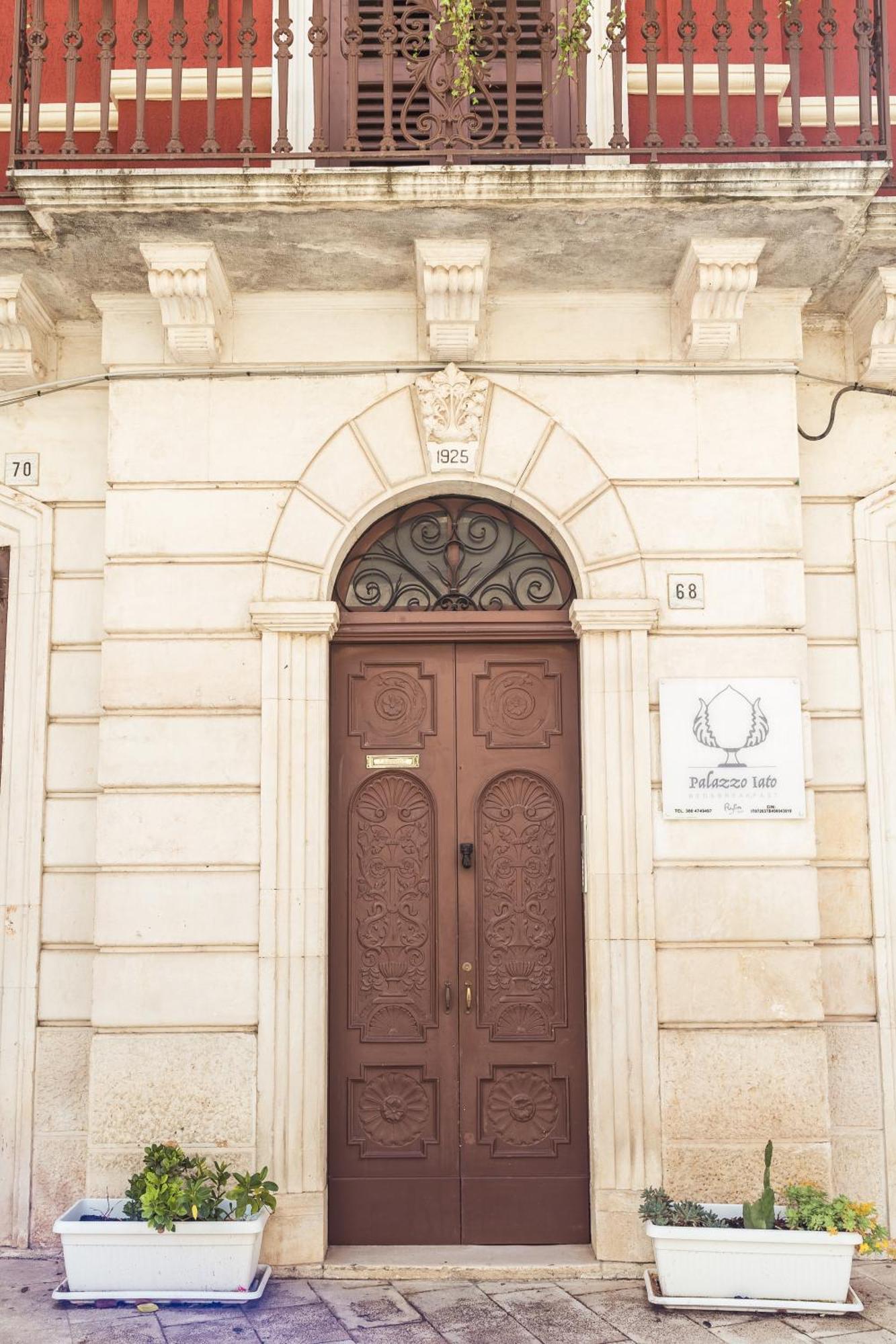 Palazzo Iato Apartment Rutigliano Bagian luar foto